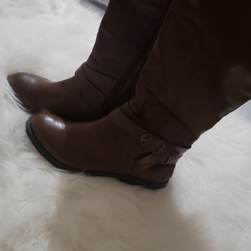 Boots - Picture 3 of 4